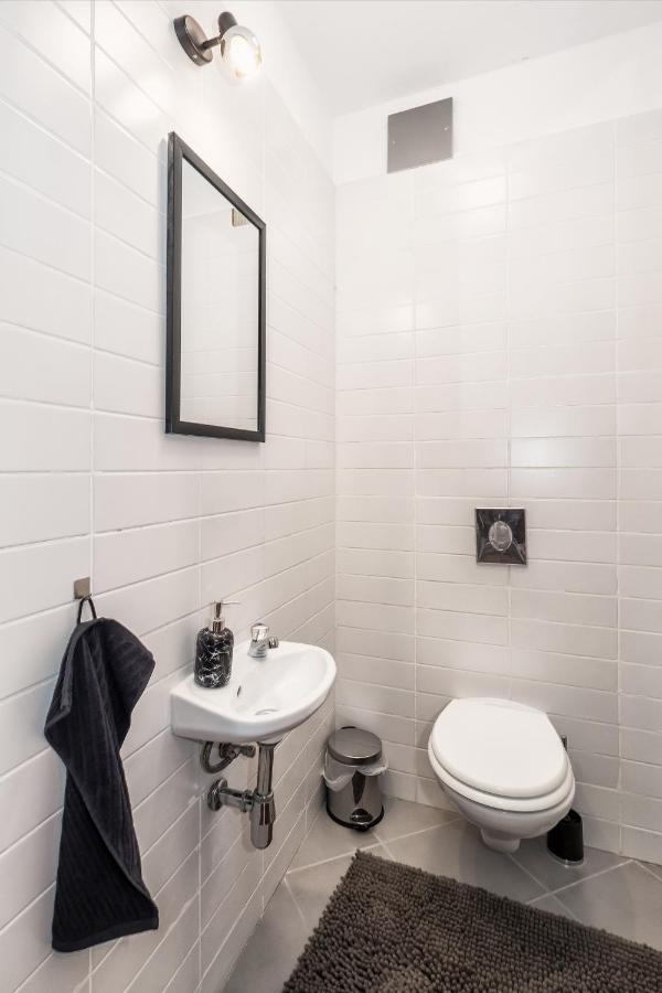 Apartamento Airy 2-Br Apt W/ Open Layout & Modern Design Split Exterior foto