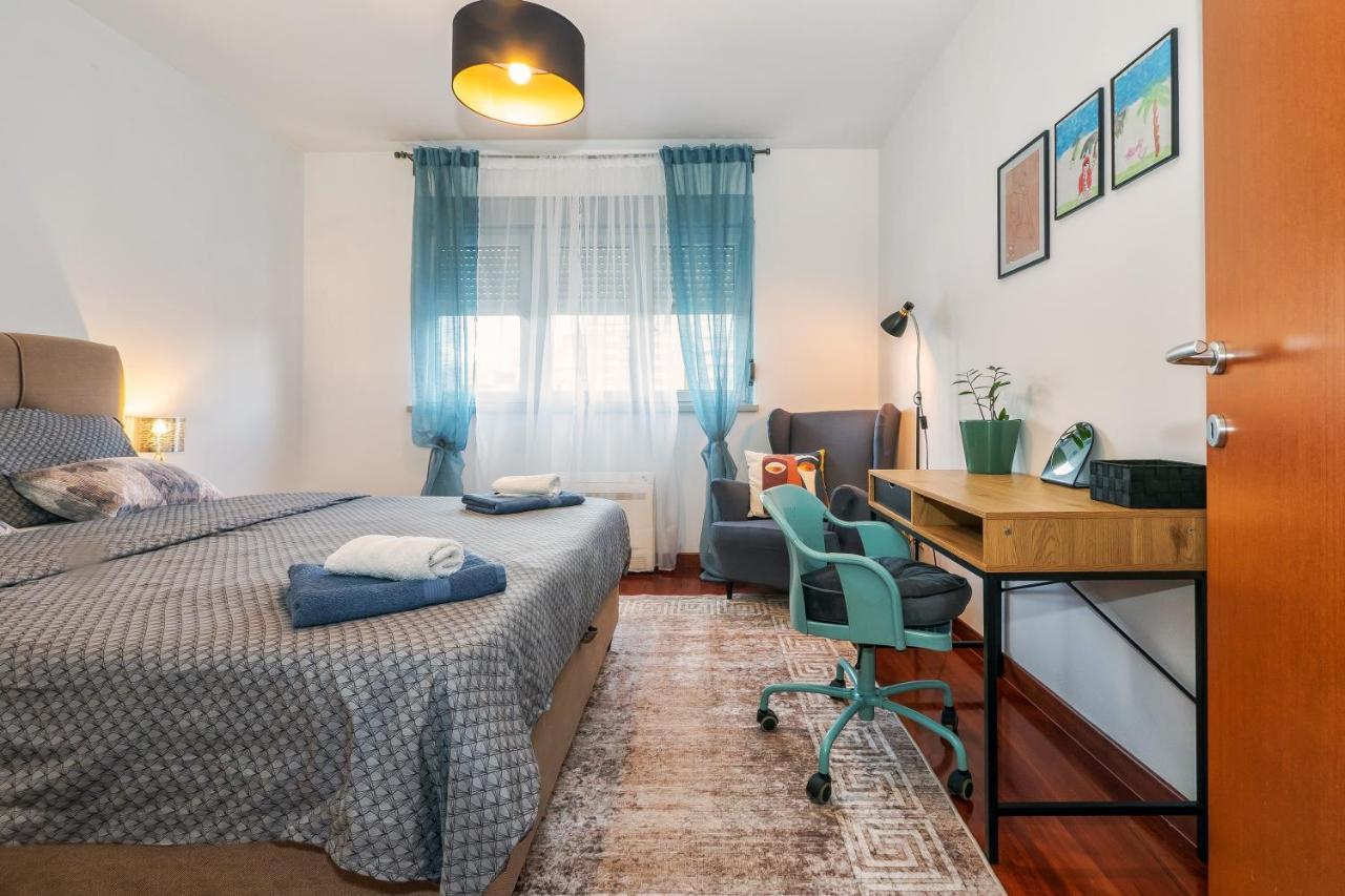 Apartamento Airy 2-Br Apt W/ Open Layout & Modern Design Split Exterior foto