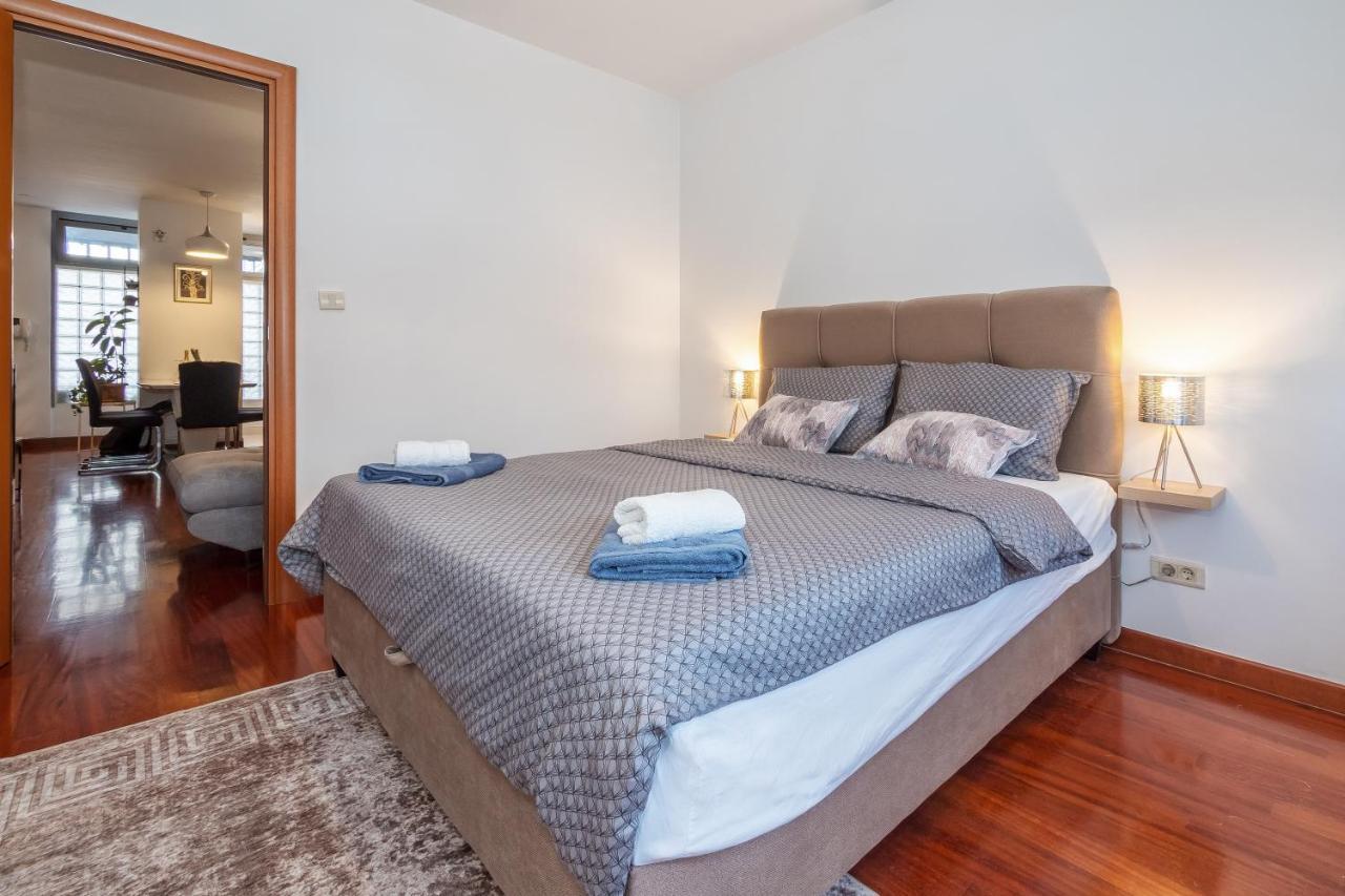 Apartamento Airy 2-Br Apt W/ Open Layout & Modern Design Split Exterior foto