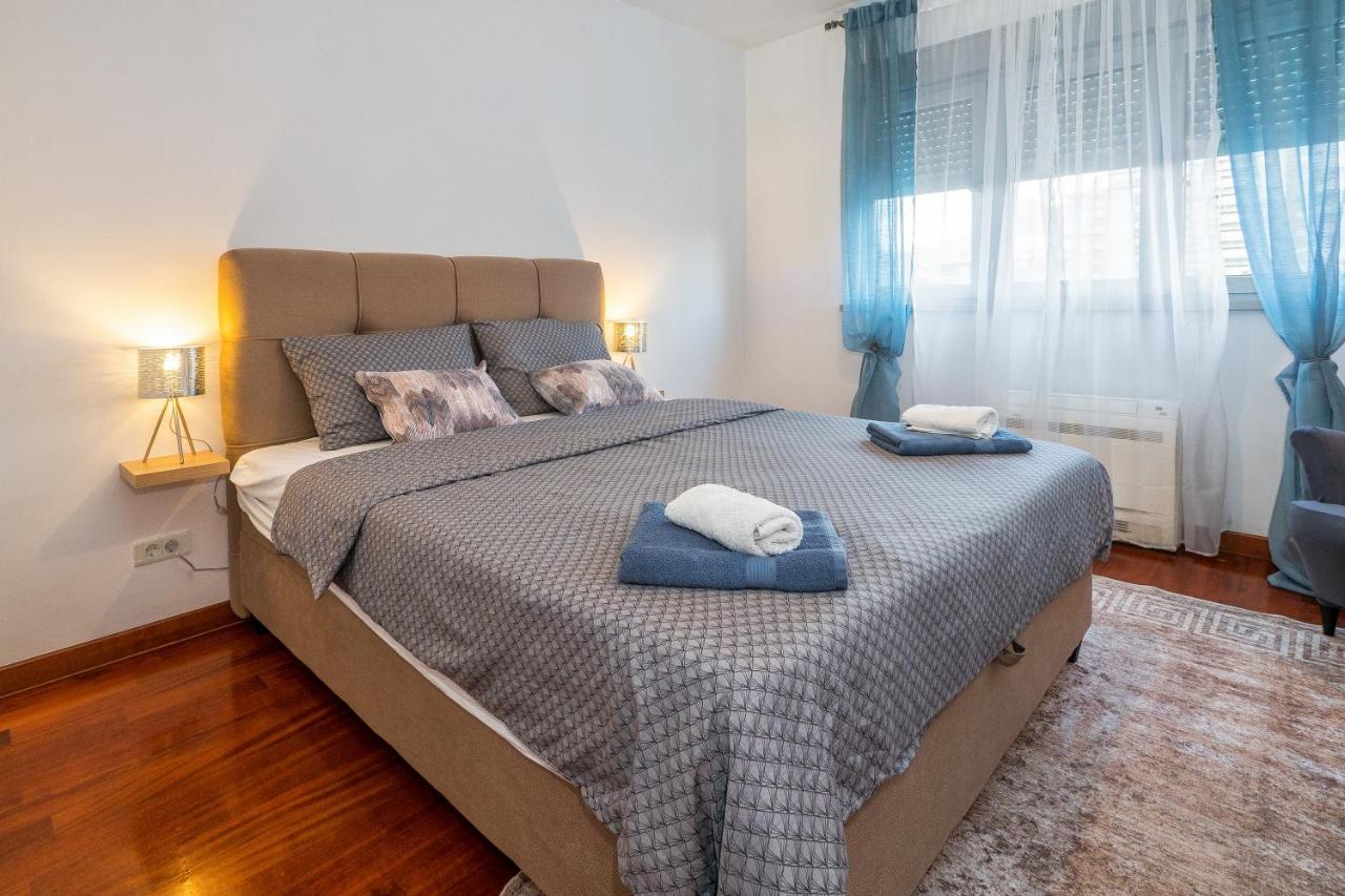 Apartamento Airy 2-Br Apt W/ Open Layout & Modern Design Split Exterior foto