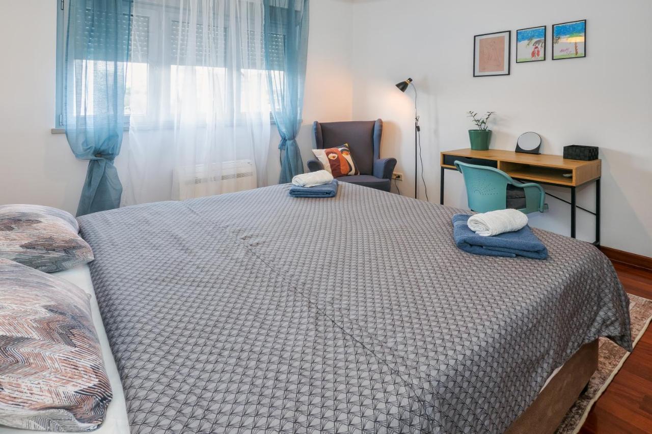 Apartamento Airy 2-Br Apt W/ Open Layout & Modern Design Split Exterior foto