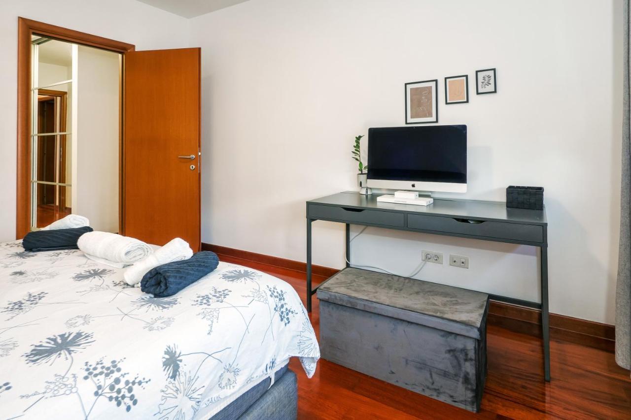 Apartamento Airy 2-Br Apt W/ Open Layout & Modern Design Split Exterior foto