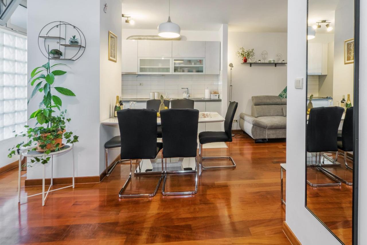 Apartamento Airy 2-Br Apt W/ Open Layout & Modern Design Split Exterior foto