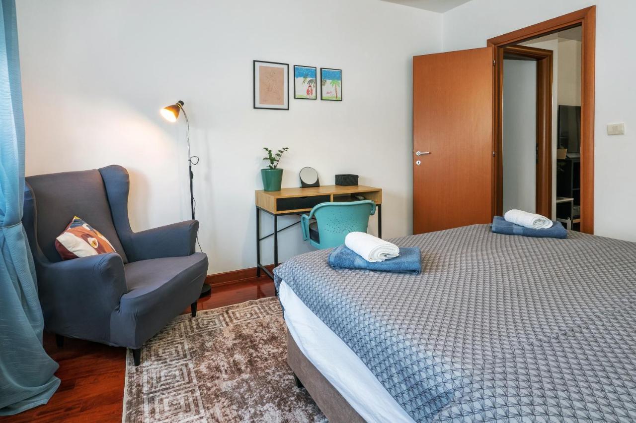 Apartamento Airy 2-Br Apt W/ Open Layout & Modern Design Split Exterior foto